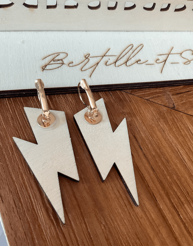 les boucles d'oreilles "les Zéclairs" de B&S - or rose