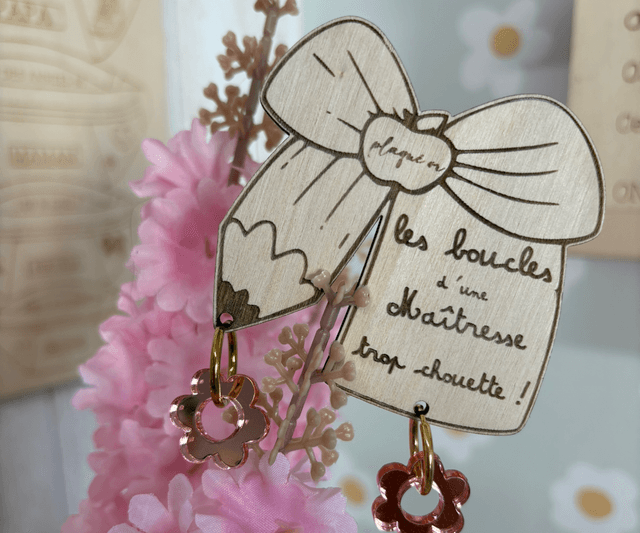 Boucles d’oreilles + fleurs maîtresse 