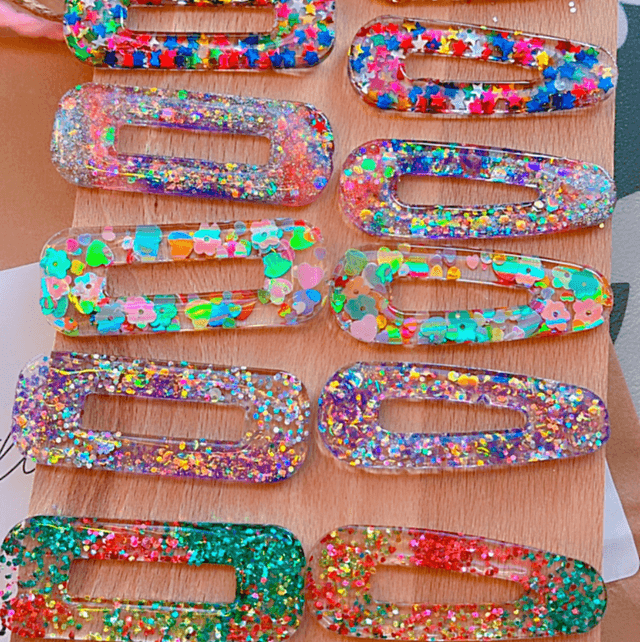 Barrette en résine paillettes 
