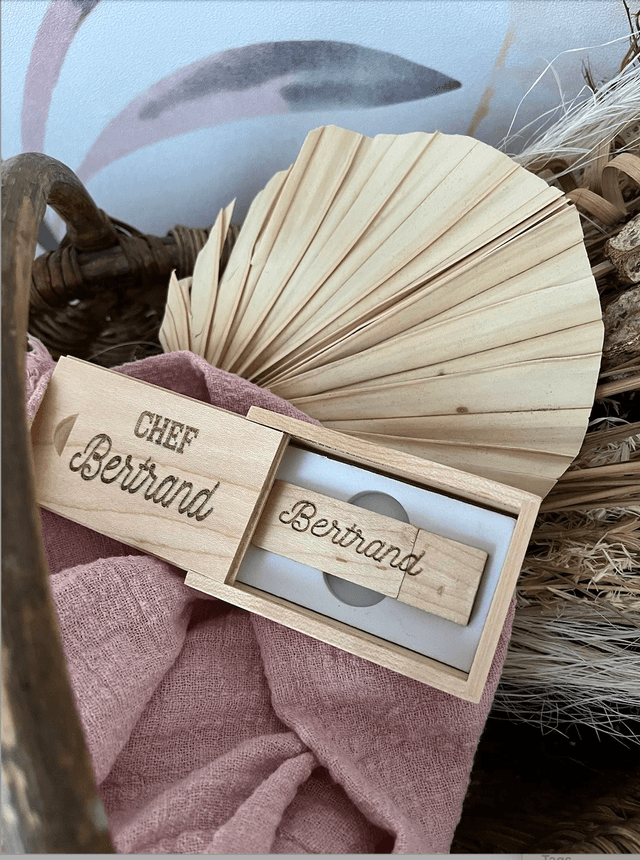 Clé usb dans sa boite en bois